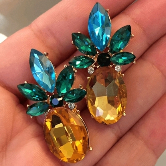 💖 2/$30 Pineapple fruit rhinestone yellow boho stud casual small drop earrings - Picture 13 of 14